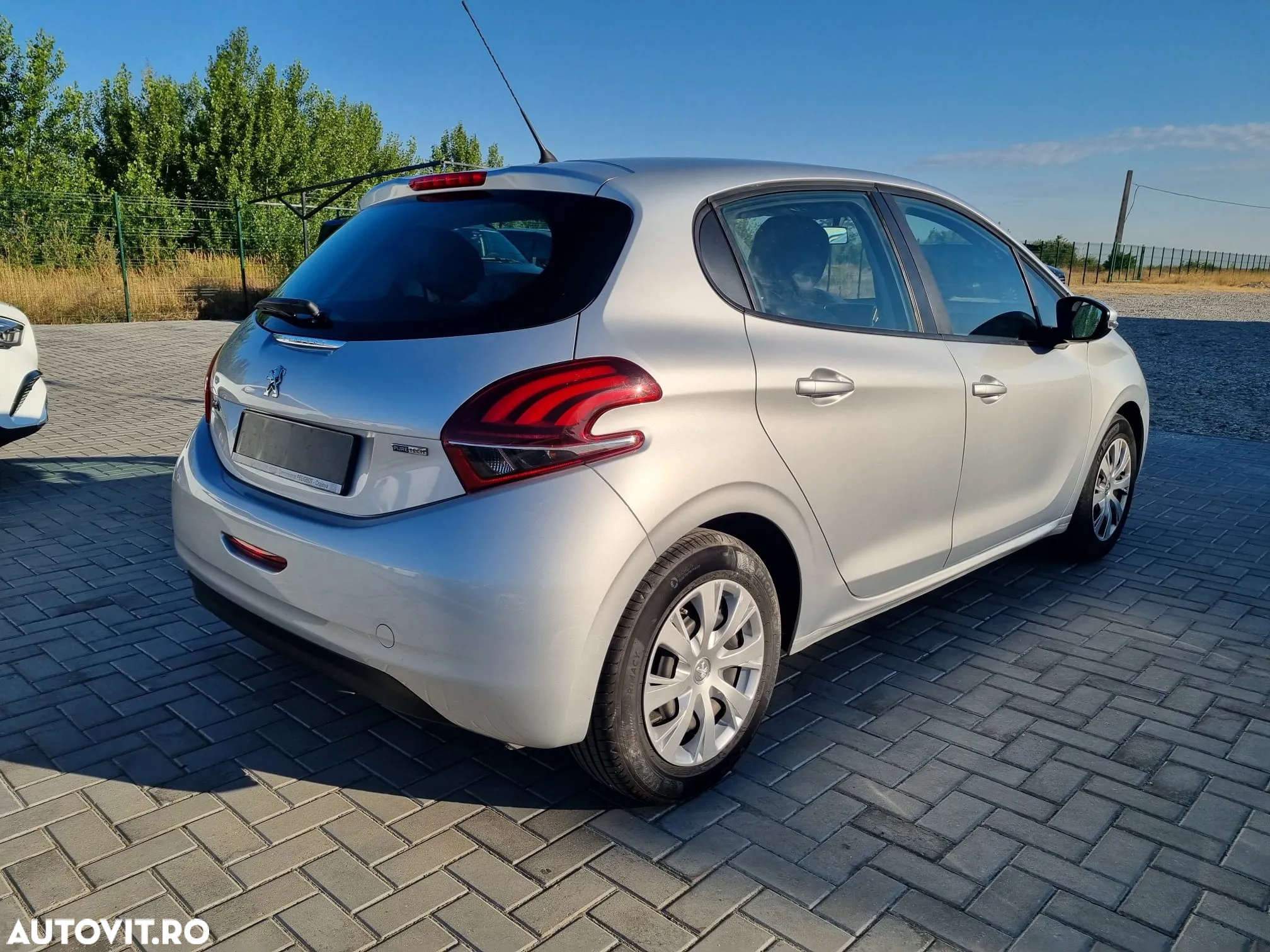 Peugeot 208 1.2 L PureTech Access - 5