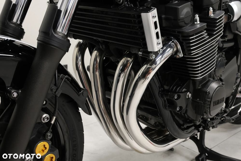 Yamaha XJR - 21