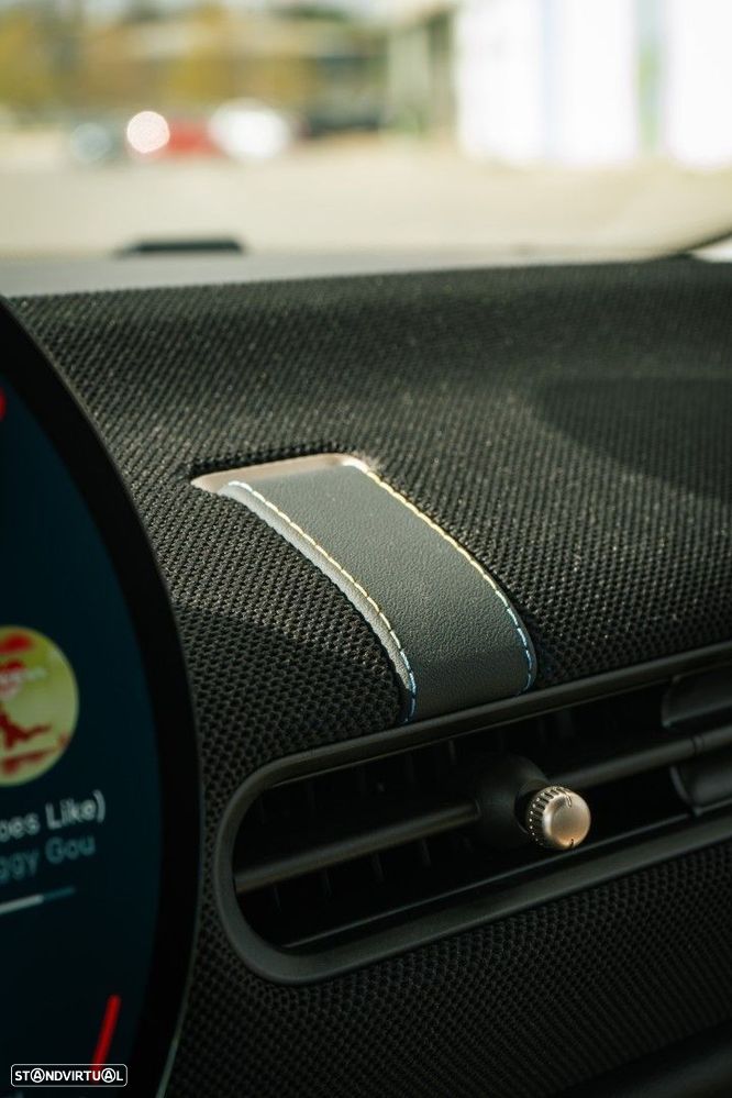 MINI 3 Portas Cooper C Essential - 31