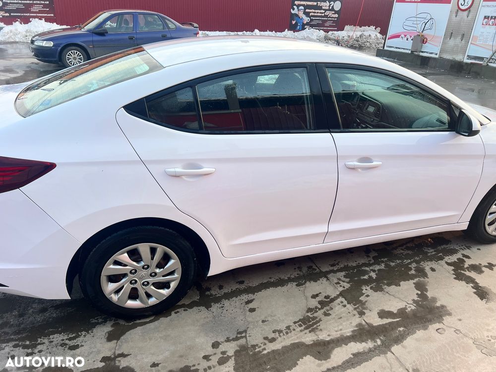 Hyundai Elantra 1.6 MPi Exclusive - 5
