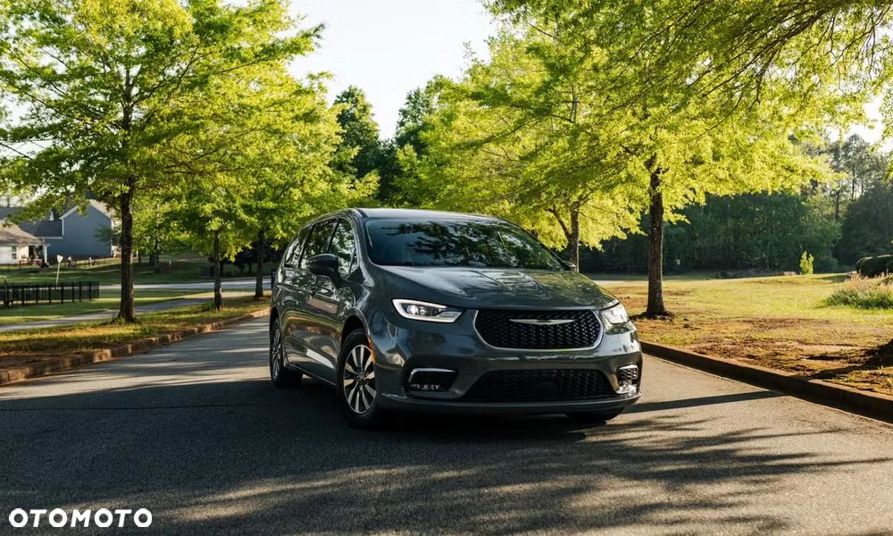 Chrysler Pacifica - 1