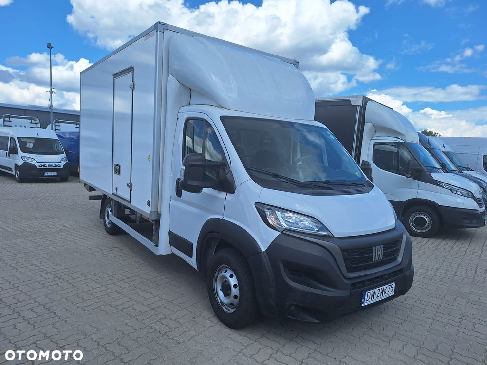 Fiat Ducato kontener z windą 750kg 8EP fv23% leasing krajowy niski przebieg - 1