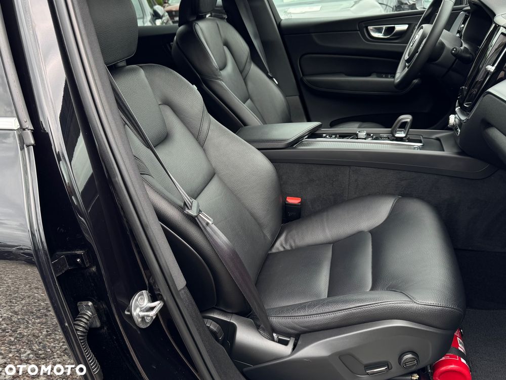 Volvo XC 60 B4 D Geartronic Momentum Pro - 8
