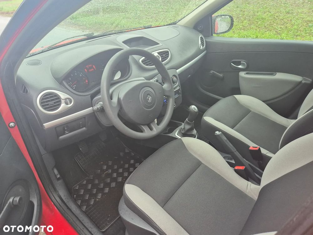 Renault Clio 1.2 16V Campus - 8