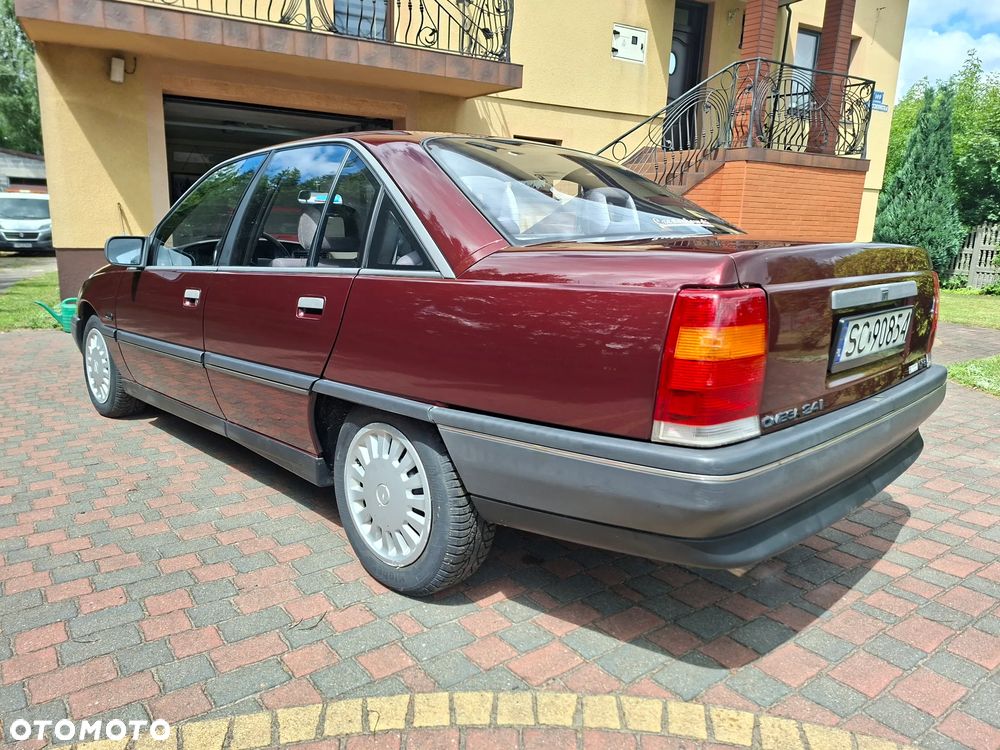 Opel Omega 2.4i GL - 3