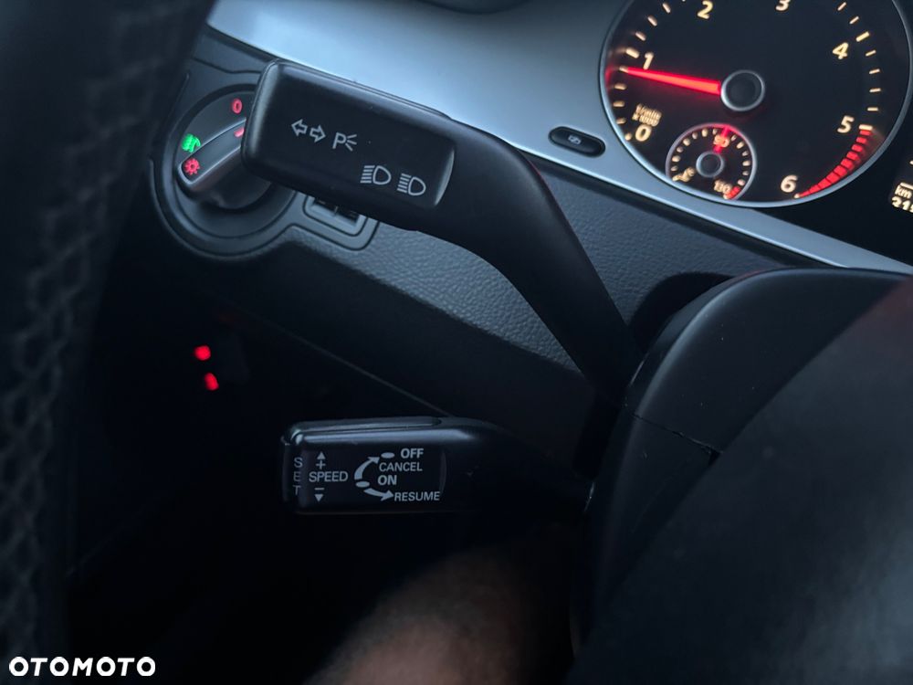 Volkswagen Passat - 16