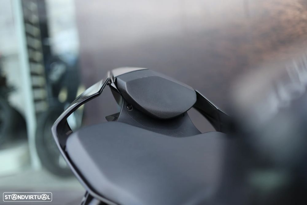 Yamaha YZF R1 Preta Akrapovic - 21