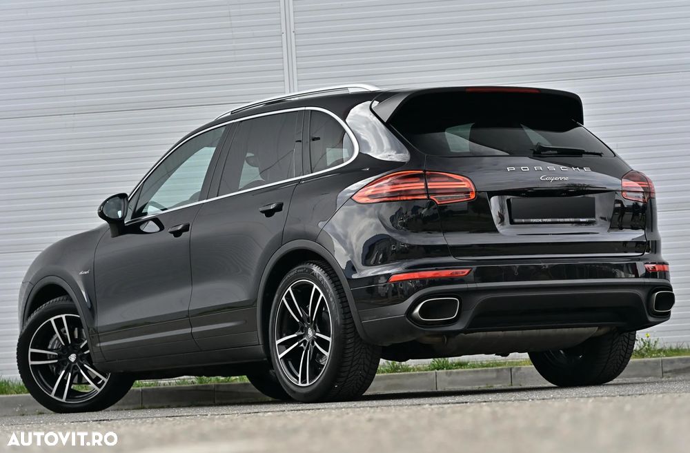 Porsche Cayenne 3.0 L - 8