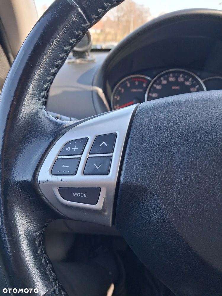 Mitsubishi Pajero Sport - 18