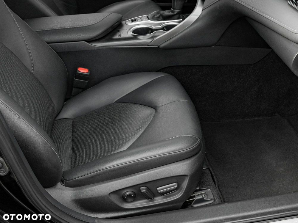 Toyota Camry - 33