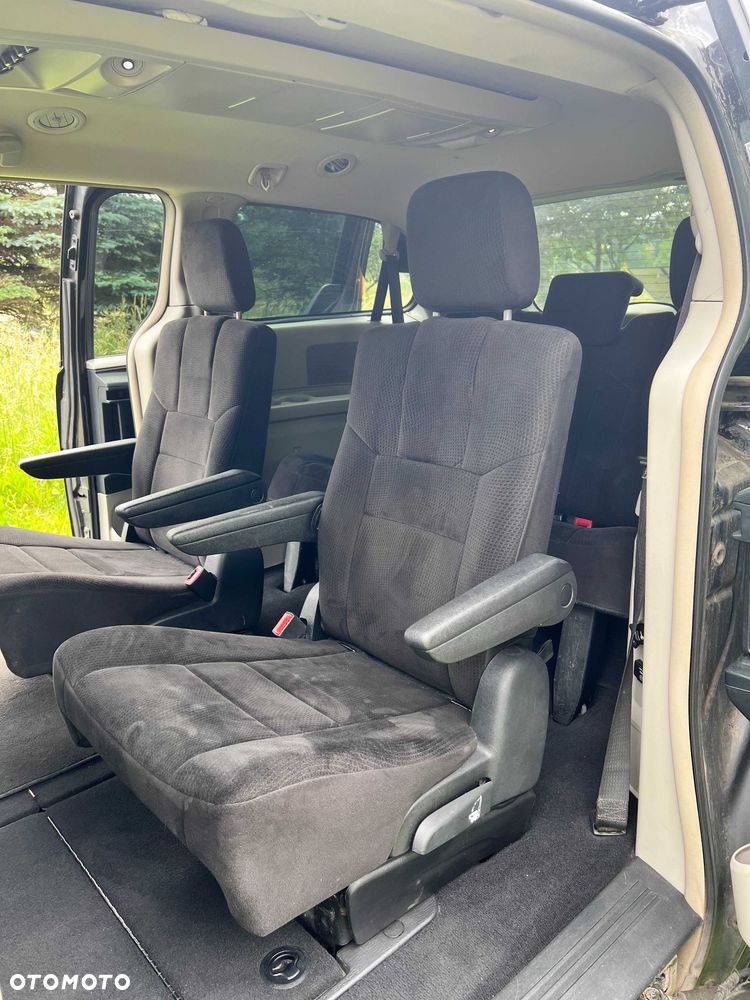 Chrysler Town & Country - 6