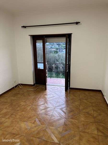Arrendo t2 a um km da Venda do Pinheiro - Grande imagem: 4/12