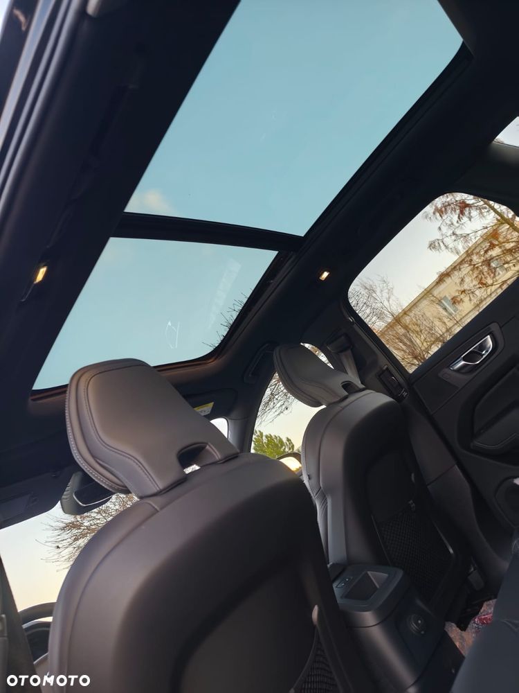 Volvo XC 60 T6 Plug-In Hybrid AWD Ultra Dark - 13