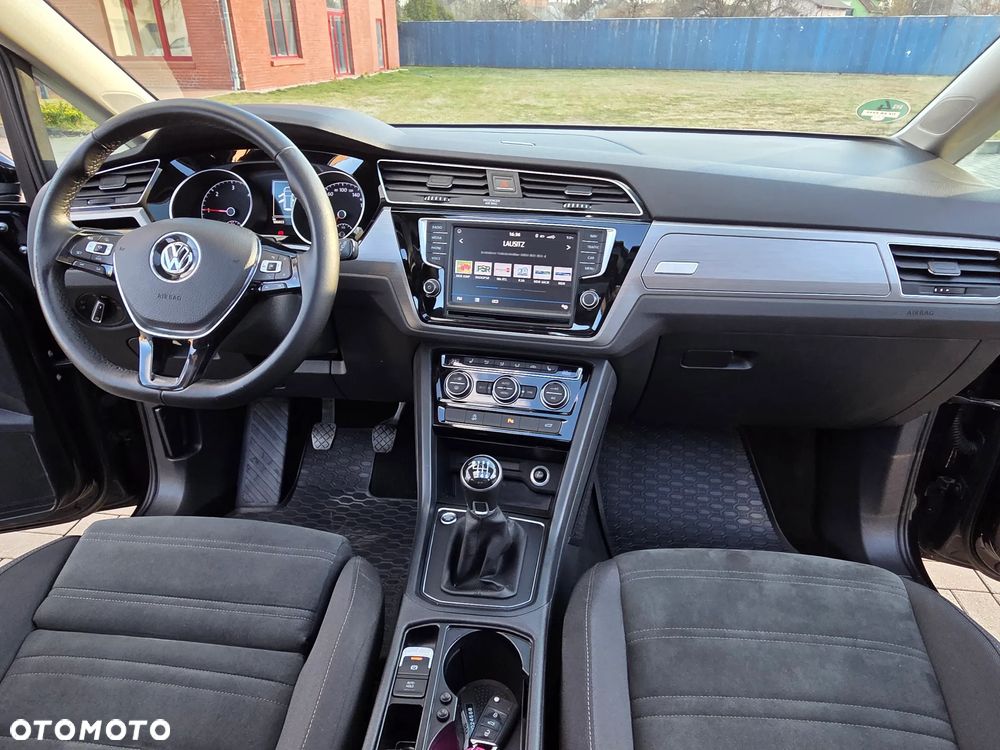 Volkswagen Touran 1.6 TDI SCR (BlueMotion Technology) Comfortline - 21