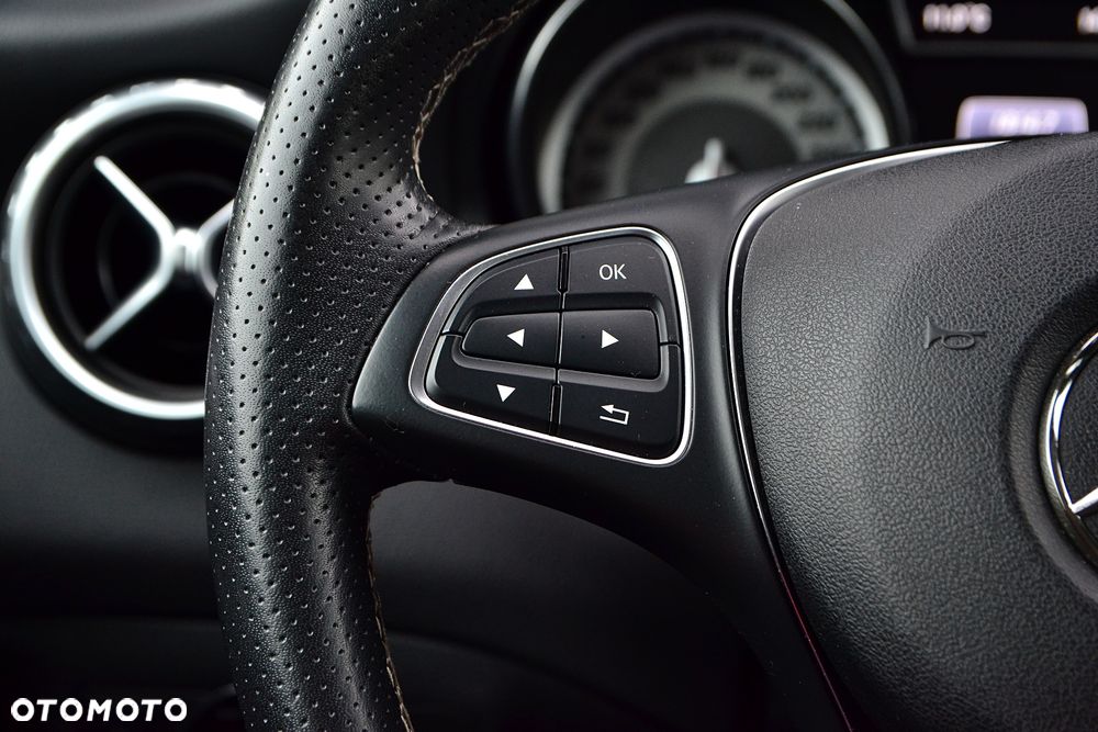 Mercedes-Benz GLA 200 Style - 21