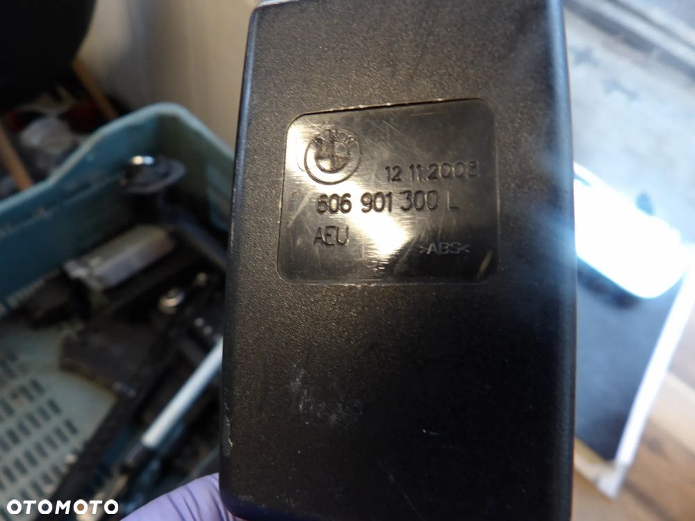 BMW - E91 - NAPINACZ - KLAMRA PASA TYLNEGO - LEWY TYŁ - 608404400 - 2