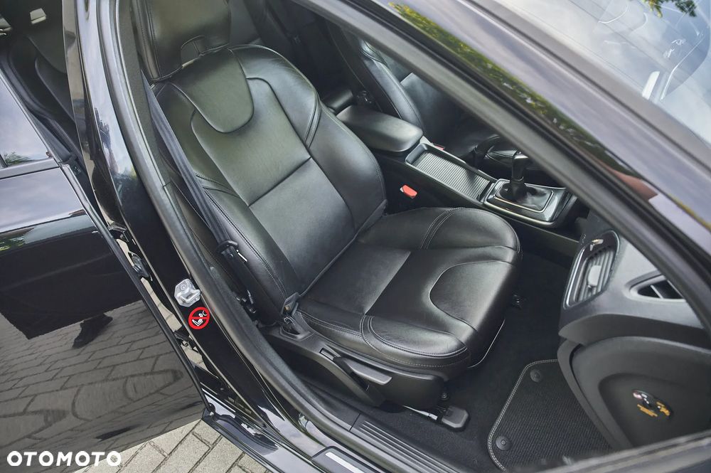 Volvo V40 D3 Summum - 26