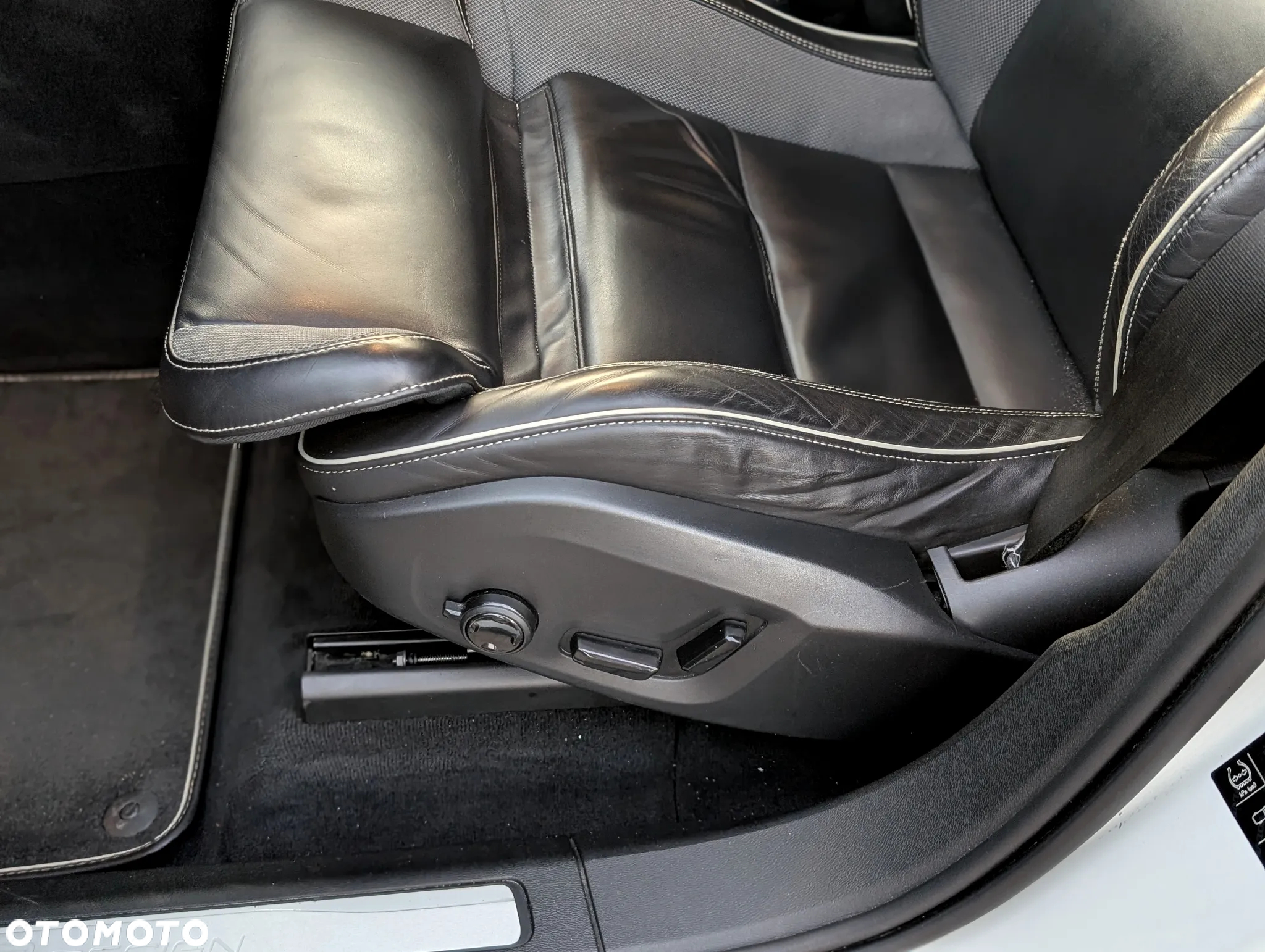 Volvo XC 60 B5 D AWD R-Design - 20