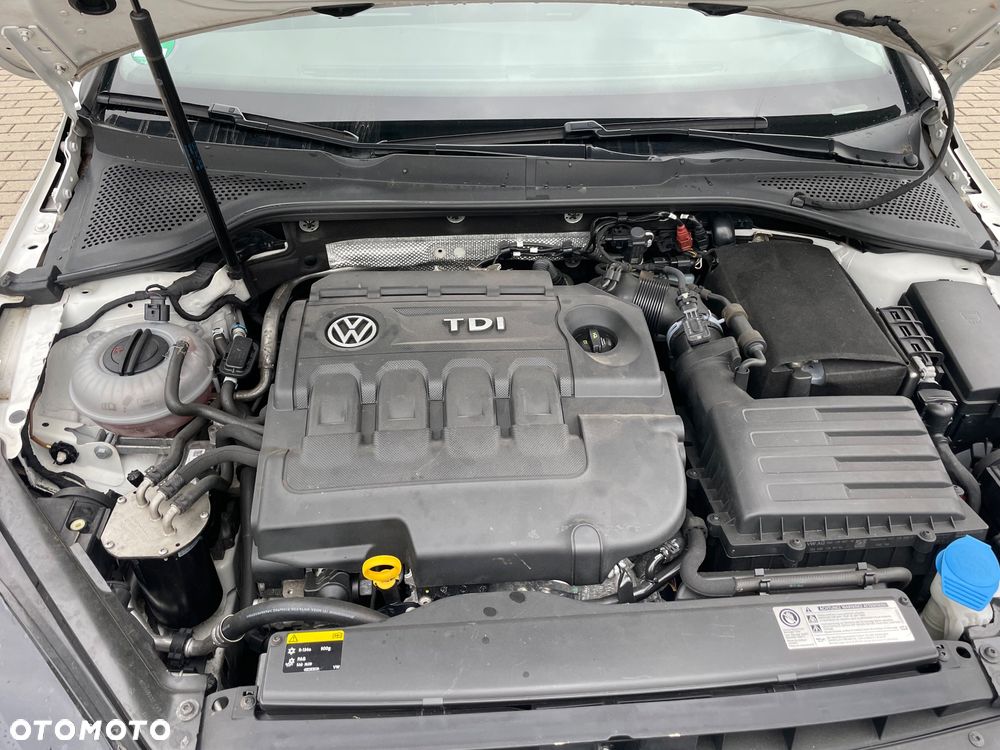 Volkswagen Golf 1.6 TDI BlueMotion Technology Cup - 23