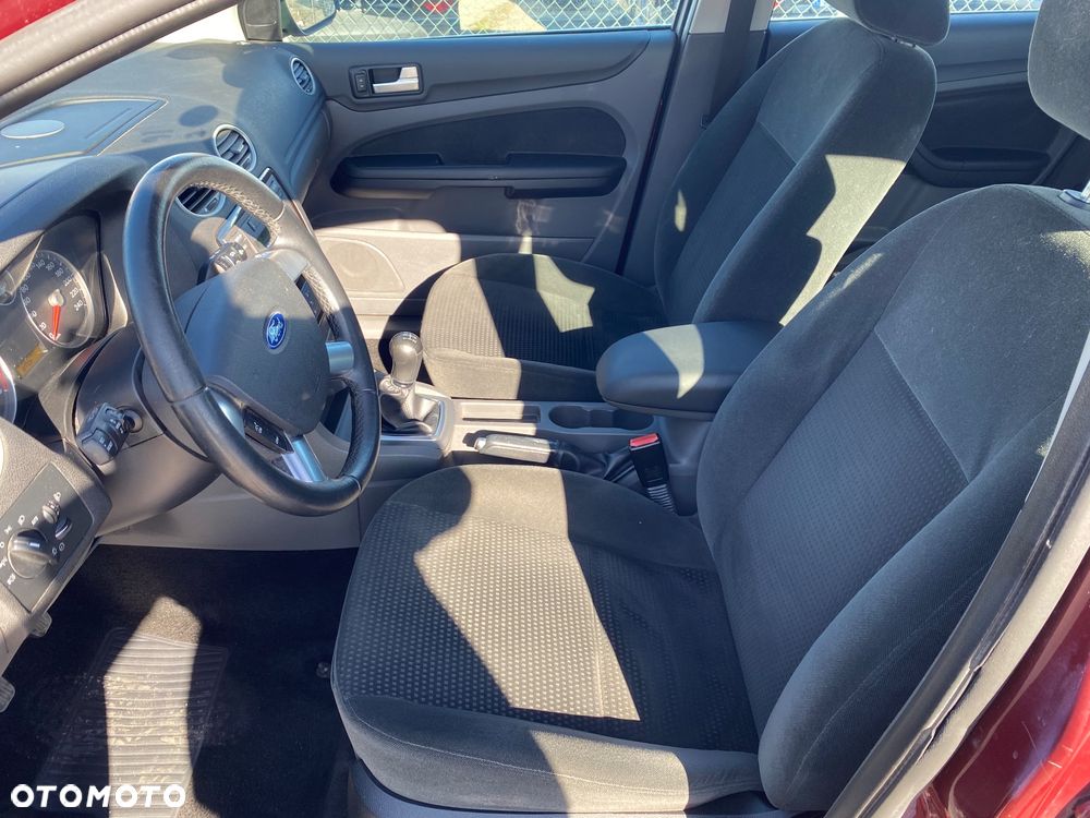 Ford Focus 1.6 16V Ghia - 28