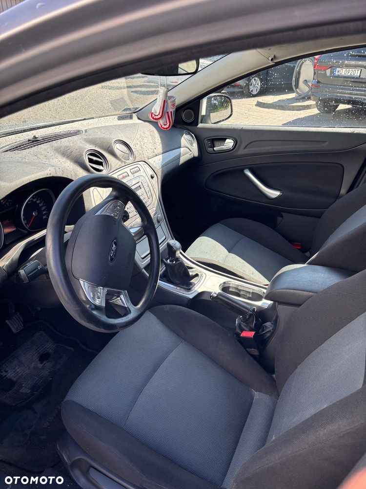 Ford Mondeo 2.0 TDCi Ambiente - 12