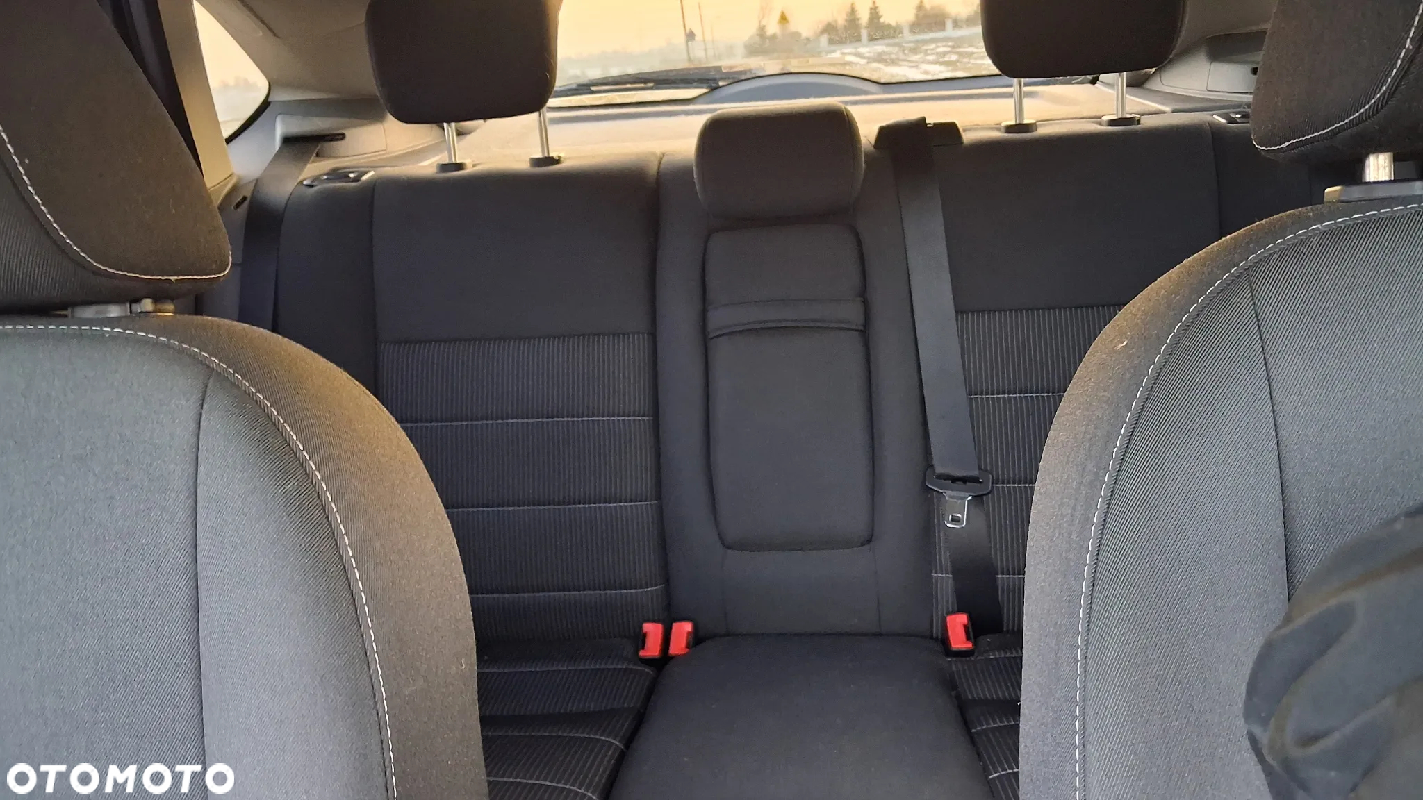 Ford Focus 1.6 Ghia - 11