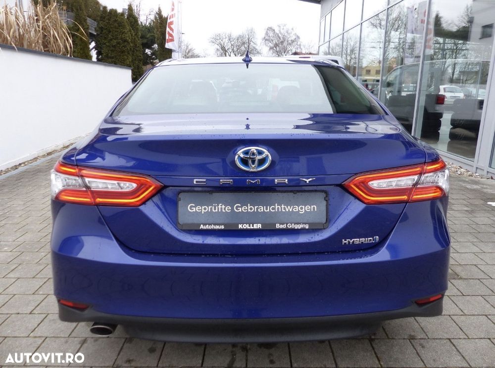 Toyota Camry Executive - 4