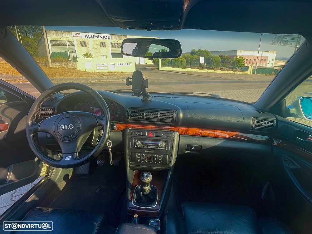 Audi A4 1.8 Turbo Sport - 8