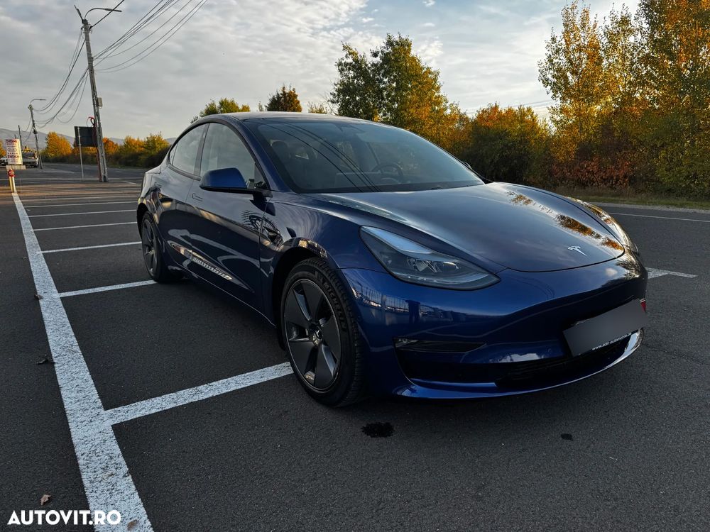 Tesla Model 3 - 3