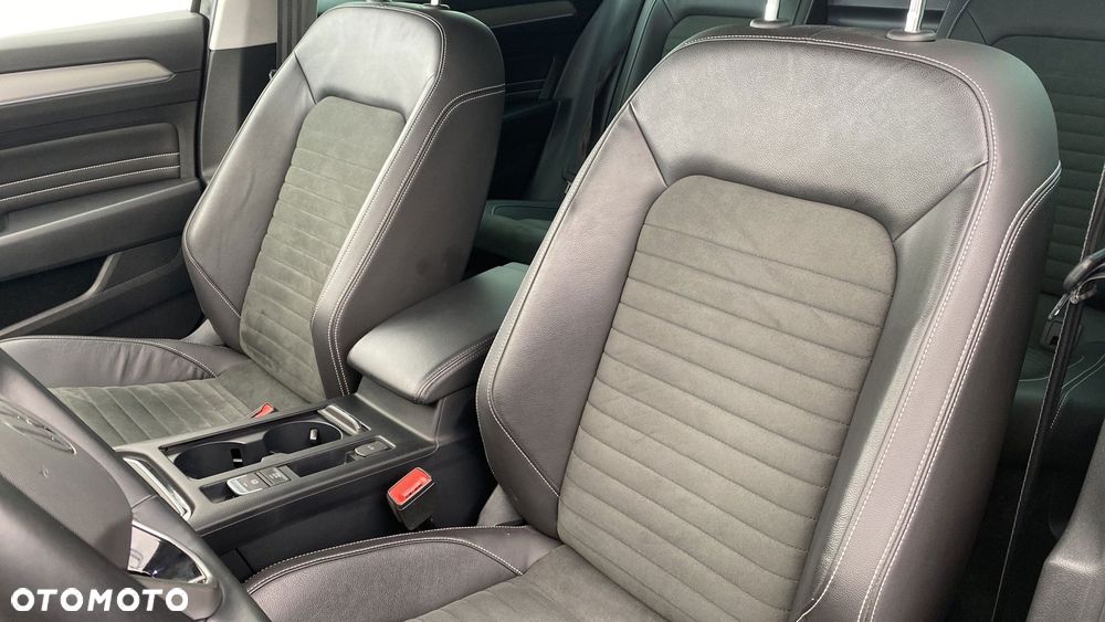 Volkswagen Passat - 11