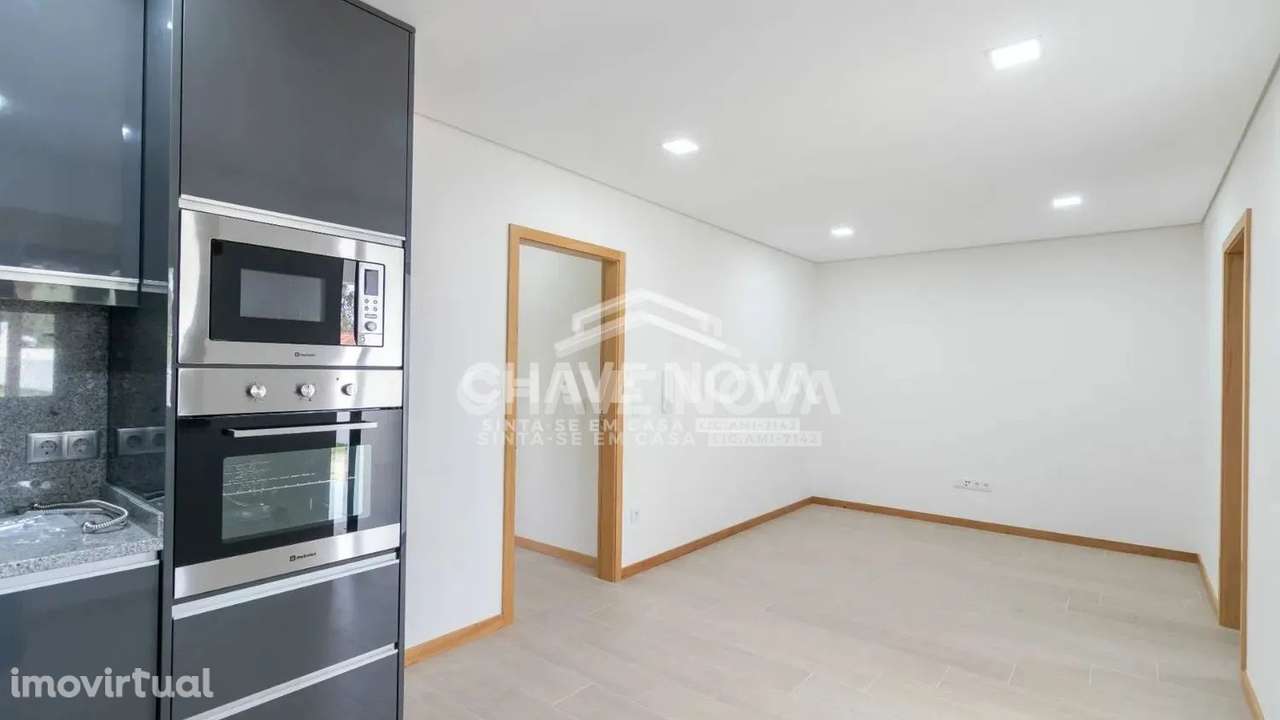 Moradia Geminada V2 Renovada em Arrifana, S. M. da Feira - Grande imagem: 4/28