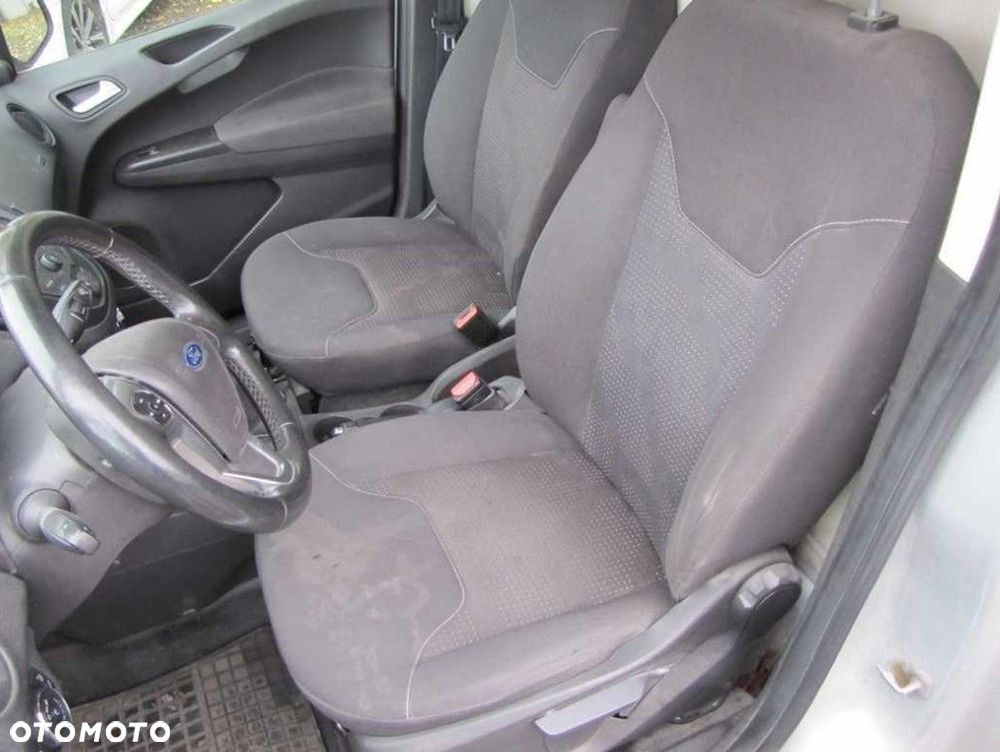 Ford Transit Courier - 11