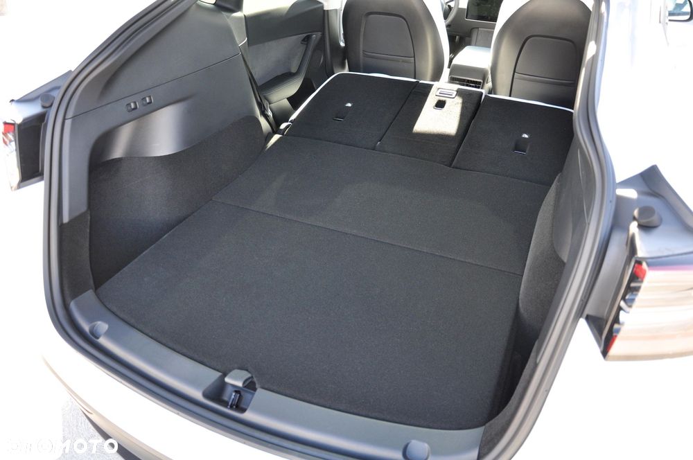 Tesla Model Y Long Range Dual Motor AWD - 18
