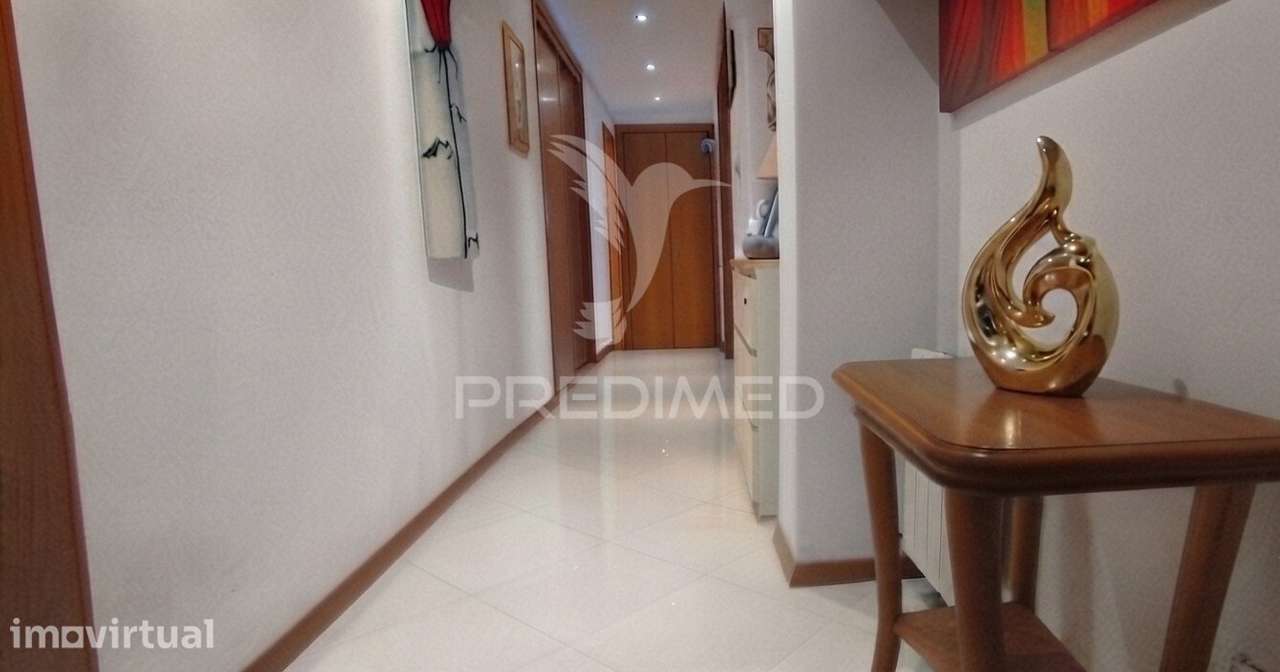 Apartamento T2 com parqueamento em Santo António dos Cavaleiros (Lo... - Grande imagem: 4/21
