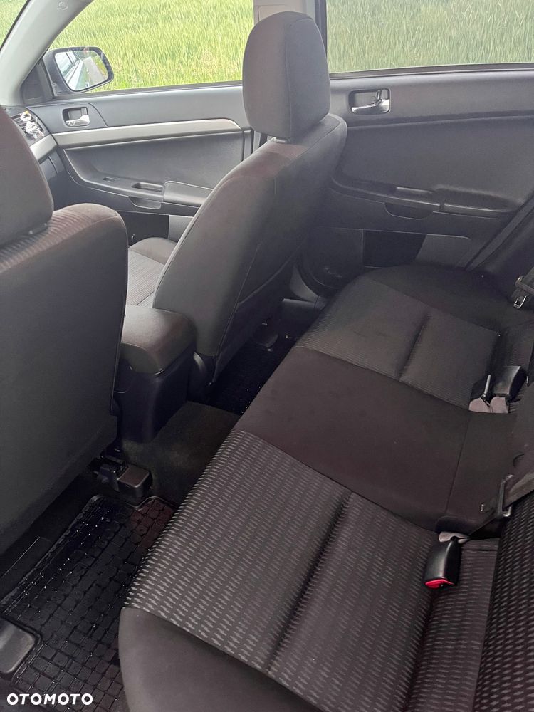 Mitsubishi Lancer 1.6 Invite - 11
