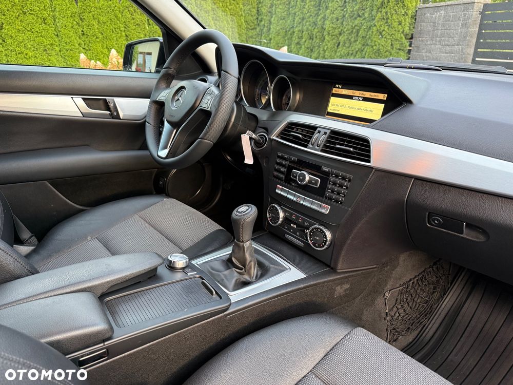 Mercedes-Benz Klasa C 180 CGI BlueEFFICIENCY Avantgarde - 34