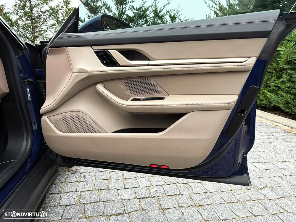 Porsche Taycan Cross Turismo 4 - 22