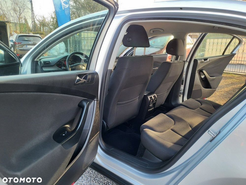 Volkswagen Passat - 16