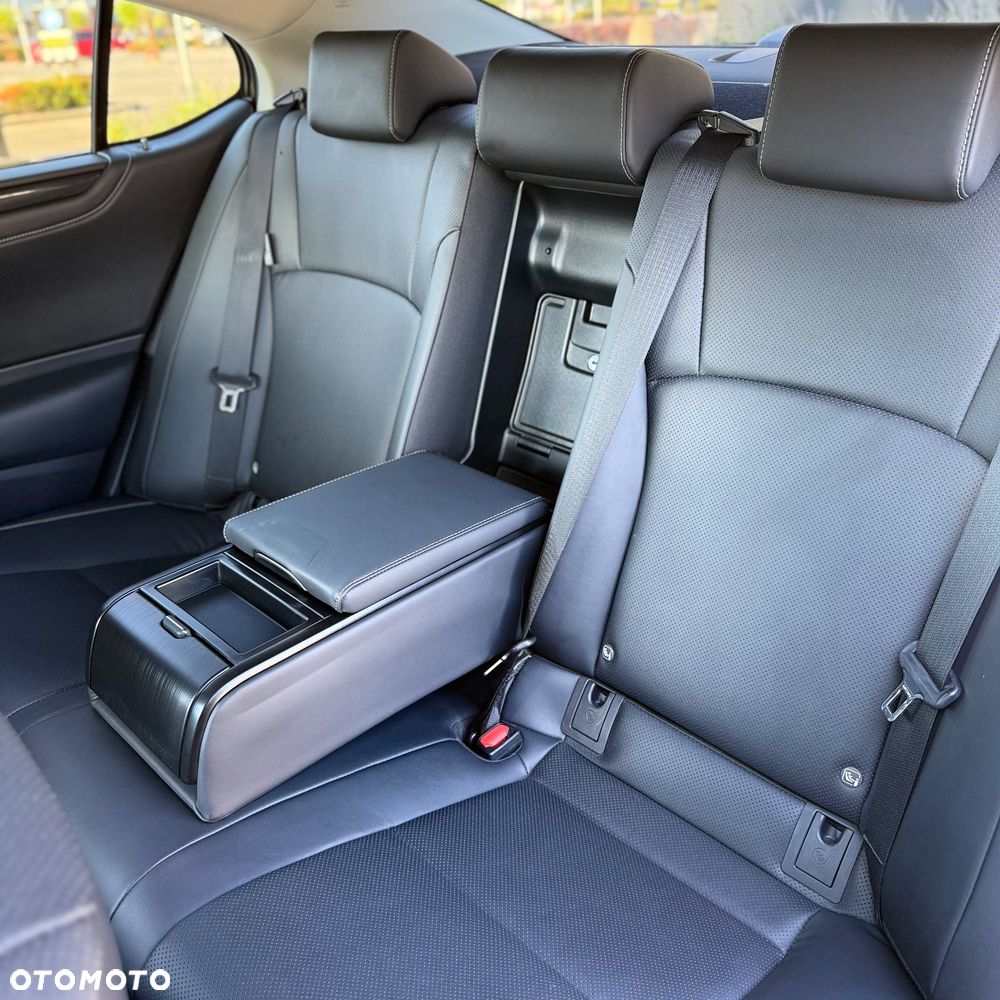 Lexus ES 300h Business Edition - 17