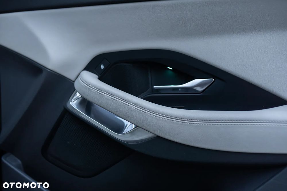 Jaguar E-Pace 2.0 i4P AWD R-Dynamic - 27