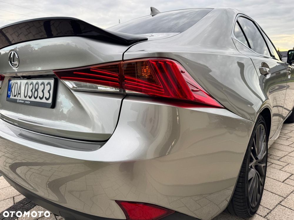 Lexus IS - 21