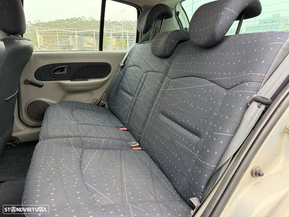Renault Clio 1.2 16V Confort Authentique - 9