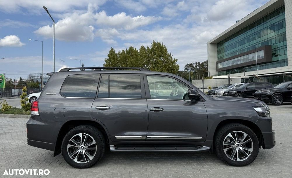 Toyota Land Cruiser - 3
