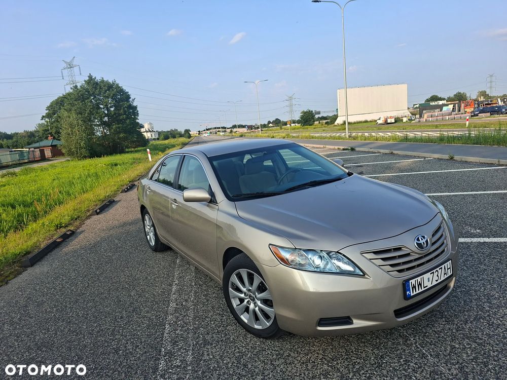 Toyota Camry - 3