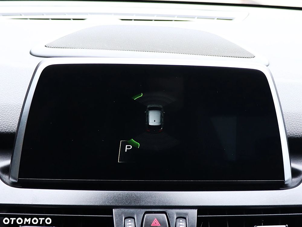 BMW Seria 2 218d - 32