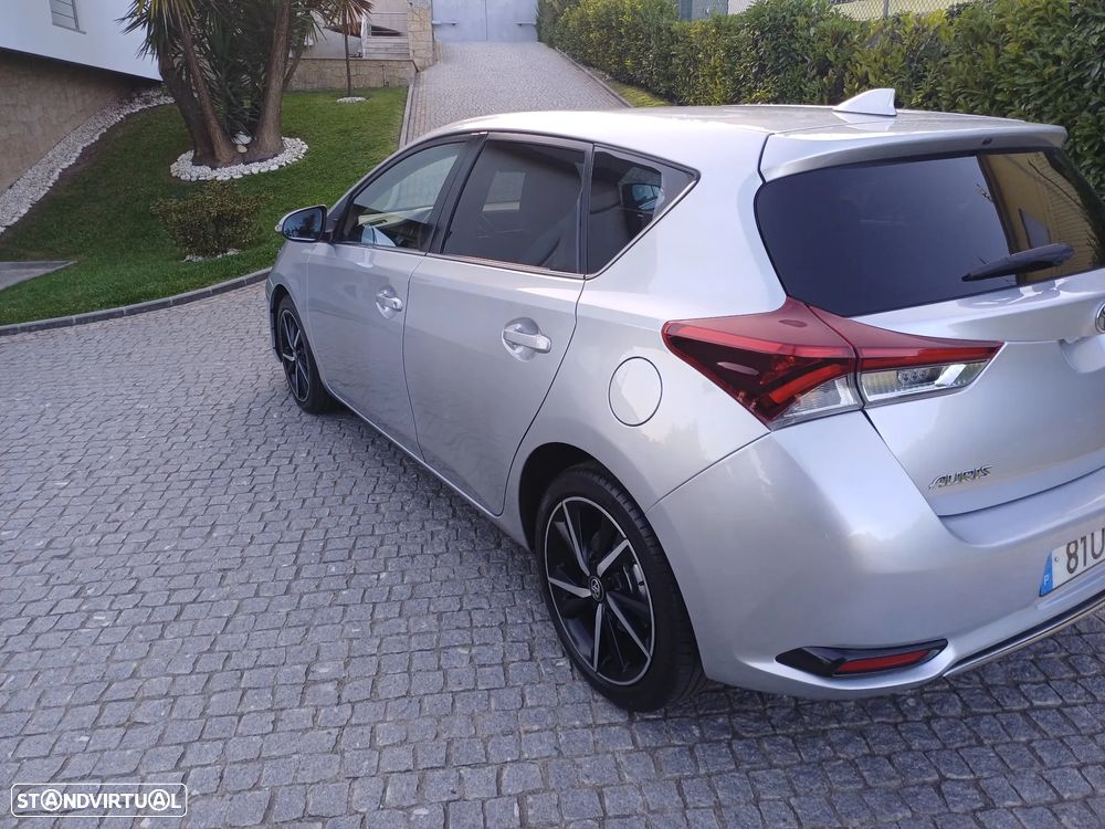 Toyota Auris 2018 photo 2