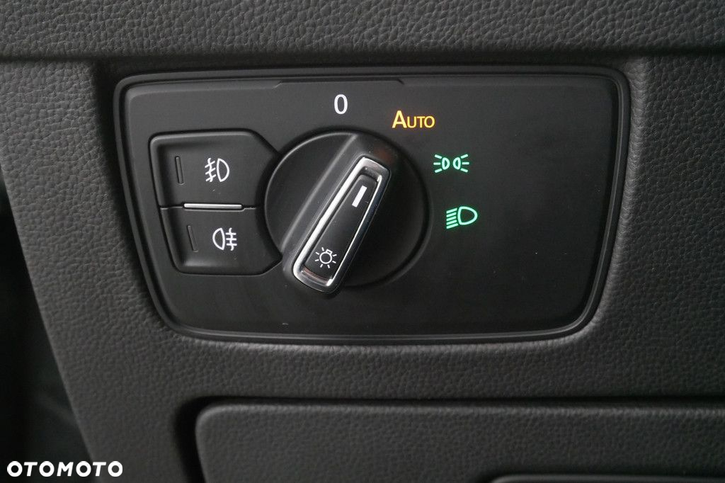 Volkswagen Passat 2.0 TDI Elegance DSG - 29