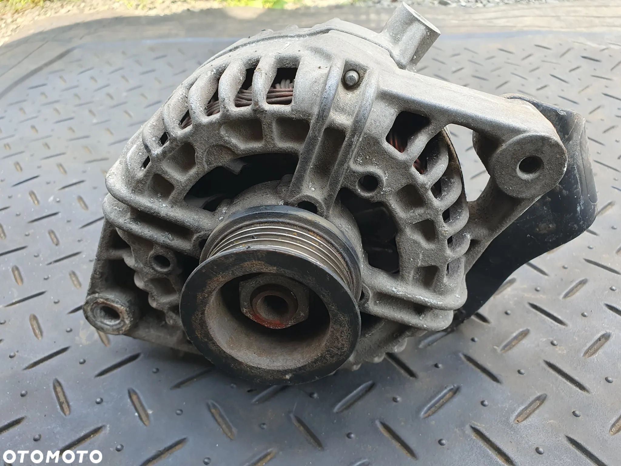 OPEL ASTRA VECTRA ZAFIRA ALTERNATOR BOSCH 0124425009 13147093 YU 120A ORYGINAŁ POSIADAM 2SZTBOSCH 0124425009 13147093 YU 120A ASTRA VECTRA ZAFIRA - 1
