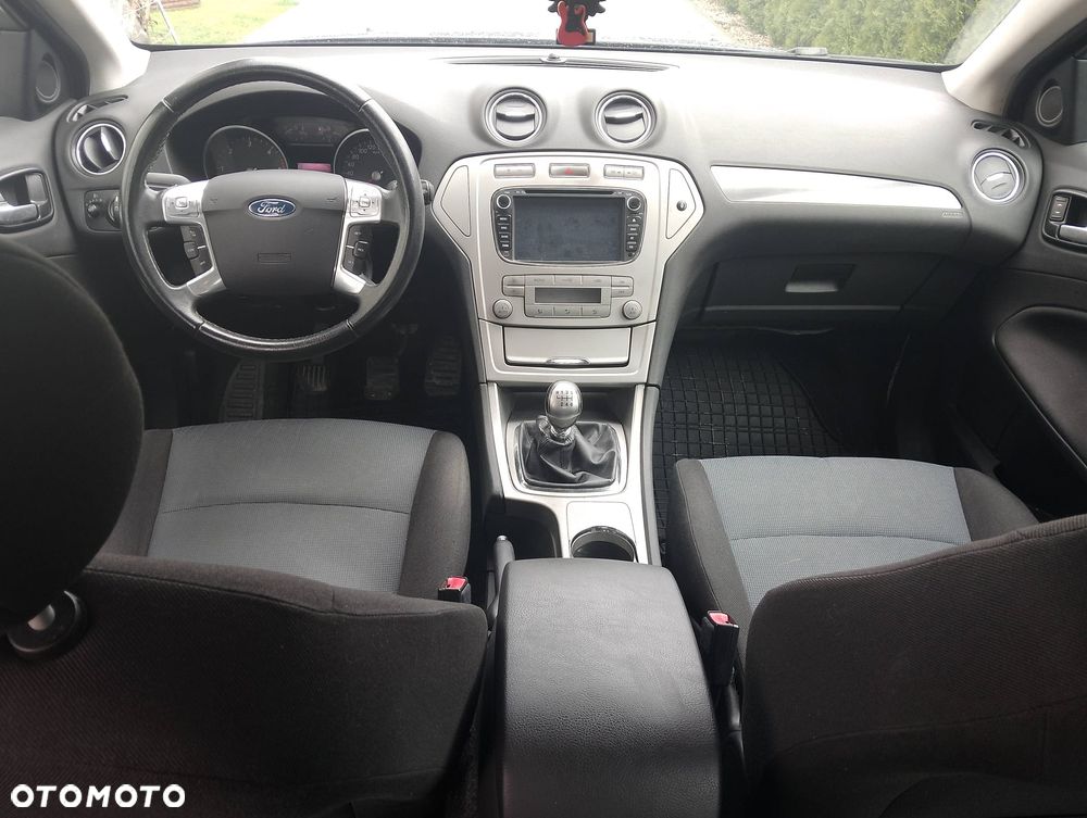 Ford Mondeo 2.0 TDCi Ghia - 10