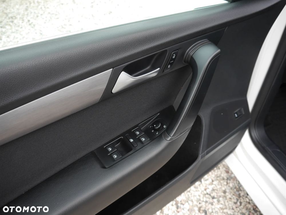 Volkswagen Passat 2.0 TDI BlueMotion Technology Exclusive - 20